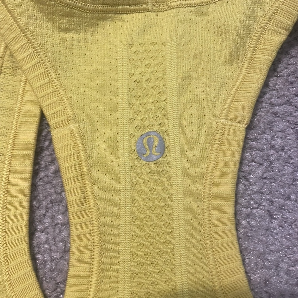 Lululemon tank top size 8 - Picture 3 of 3